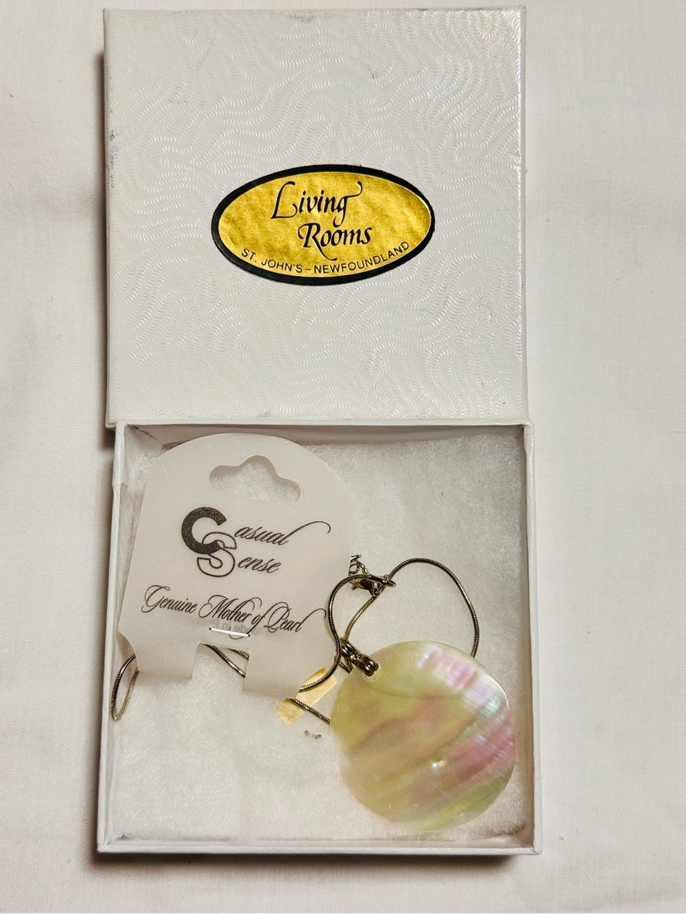 NIB Casual Sense Genuine Mother of Pearl Pendant Necklace Iridescent Pink/Green